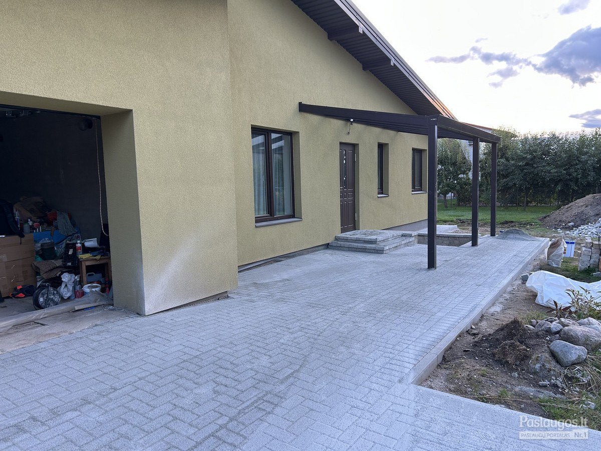 Privataus namo terasa ir kiemas